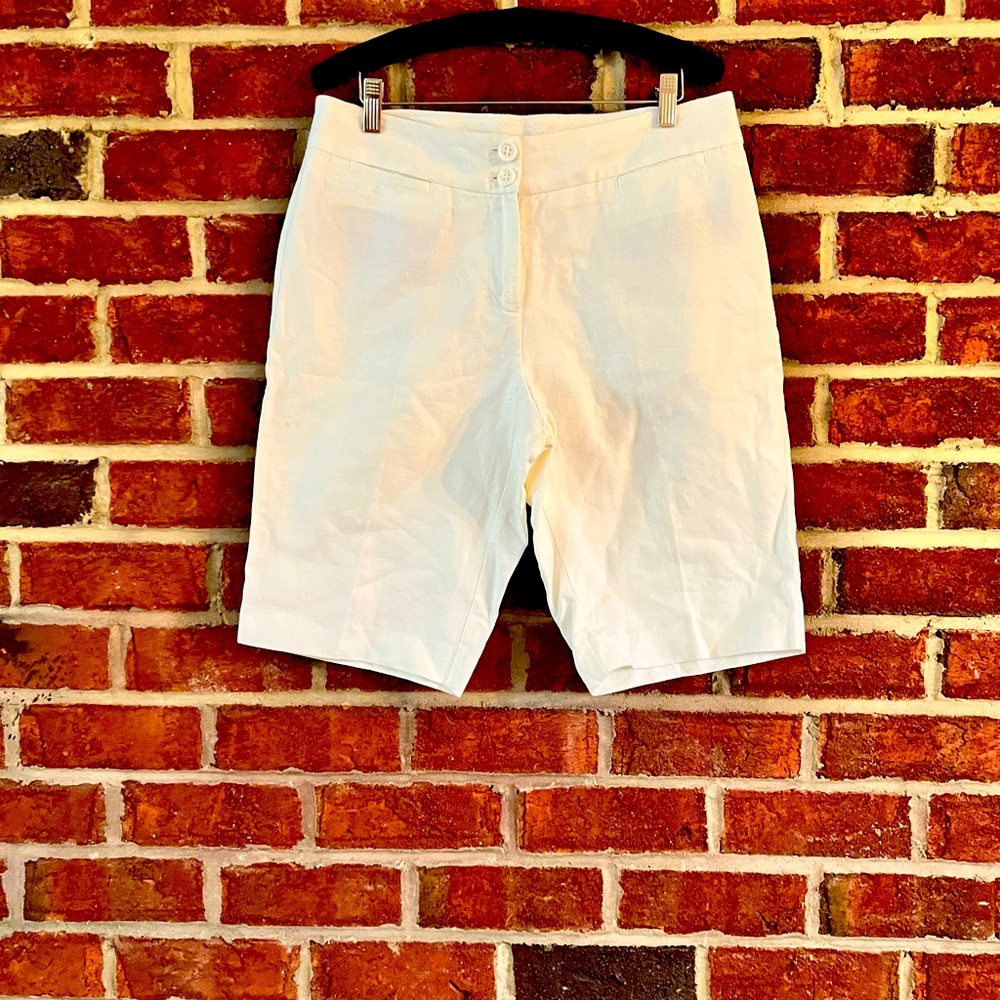 Liz Claiborne fully lined white Bermuda linen shorts